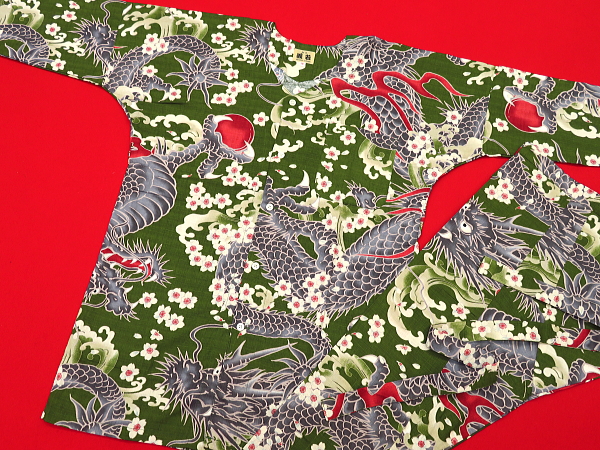 義若オリジナルの鯉口シャツ、ダボシャツ　桜と龍（抹茶緑）の柄